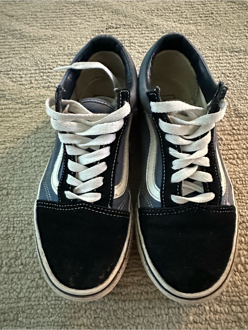 Vans women’s blue Low-Top Skate Sneakers